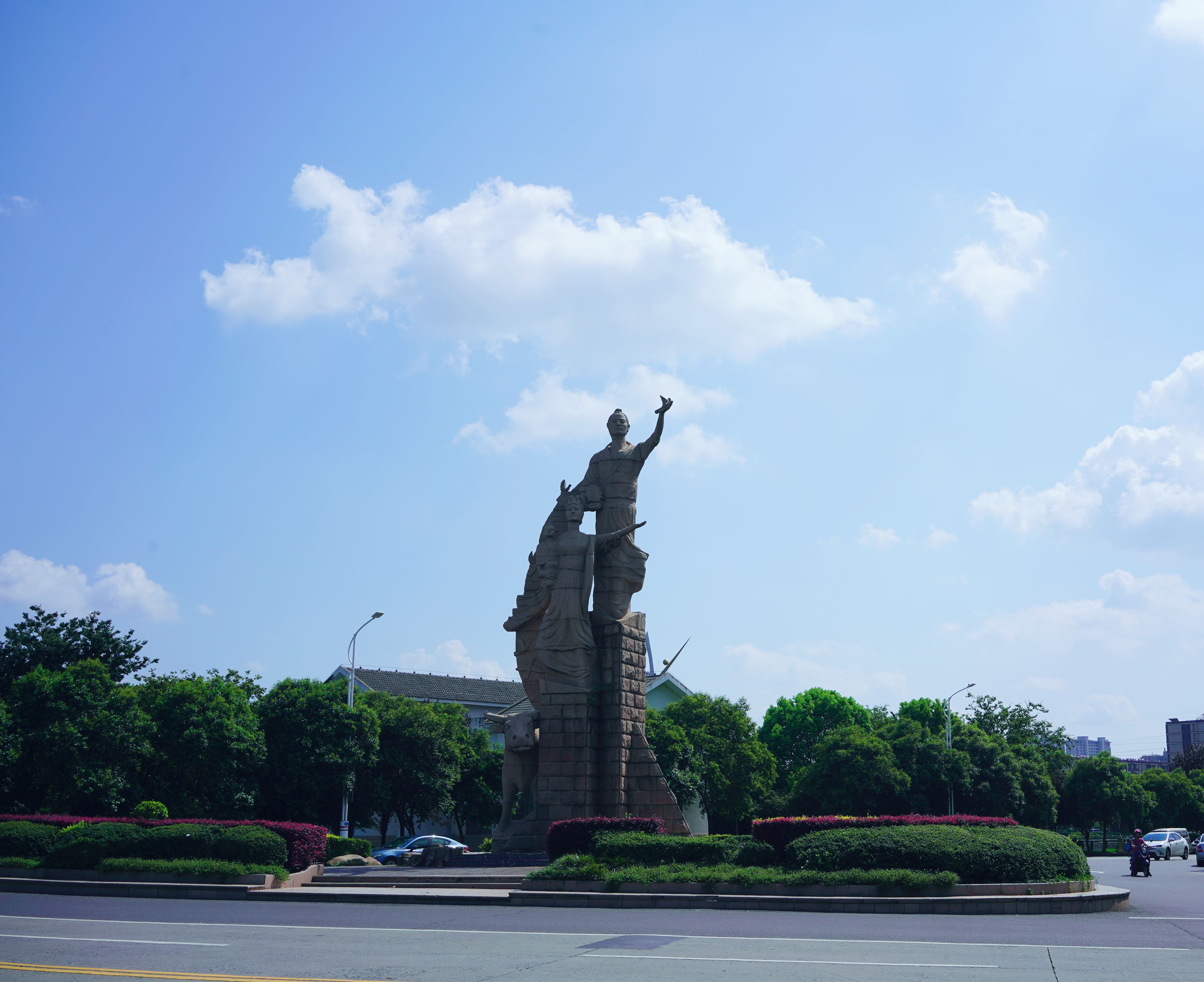 1692691838409121.jpeg 雕像.jpeg